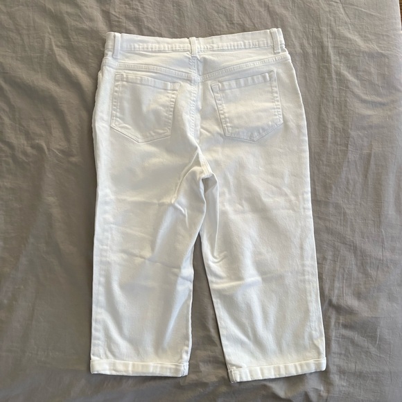 Gloria Vanderbilt  Women's White Amanda Classic Rise Capri Jean 12 Cuffed - Picture 2 of 8